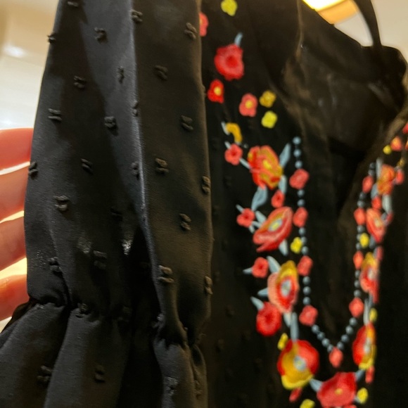 Black, short sleeve embroidered top - Picture 5 of 5